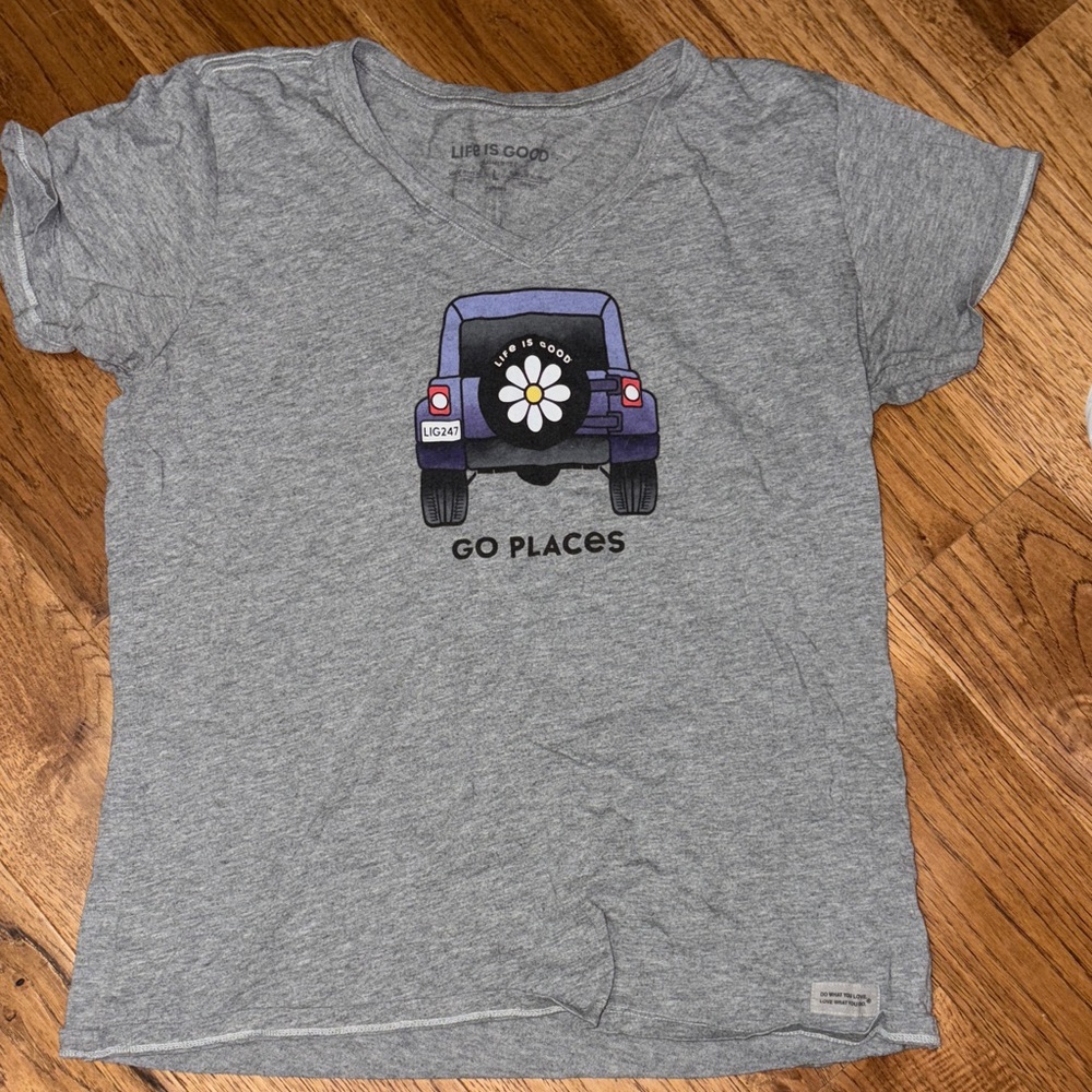 Life Is Good women’s  Gray Tee with Car Graphic size large